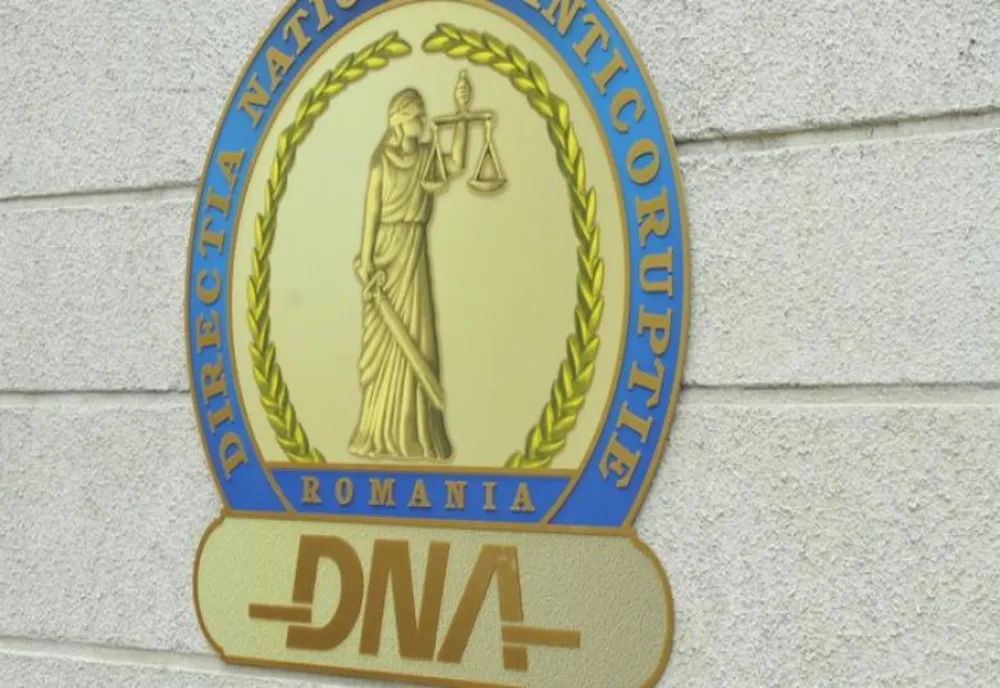 Director financiar-contabil al Institutului Clinic Fundeni şi şeful Biroului Achiziţii Publice, trimiși în judecată pentru luare de mită