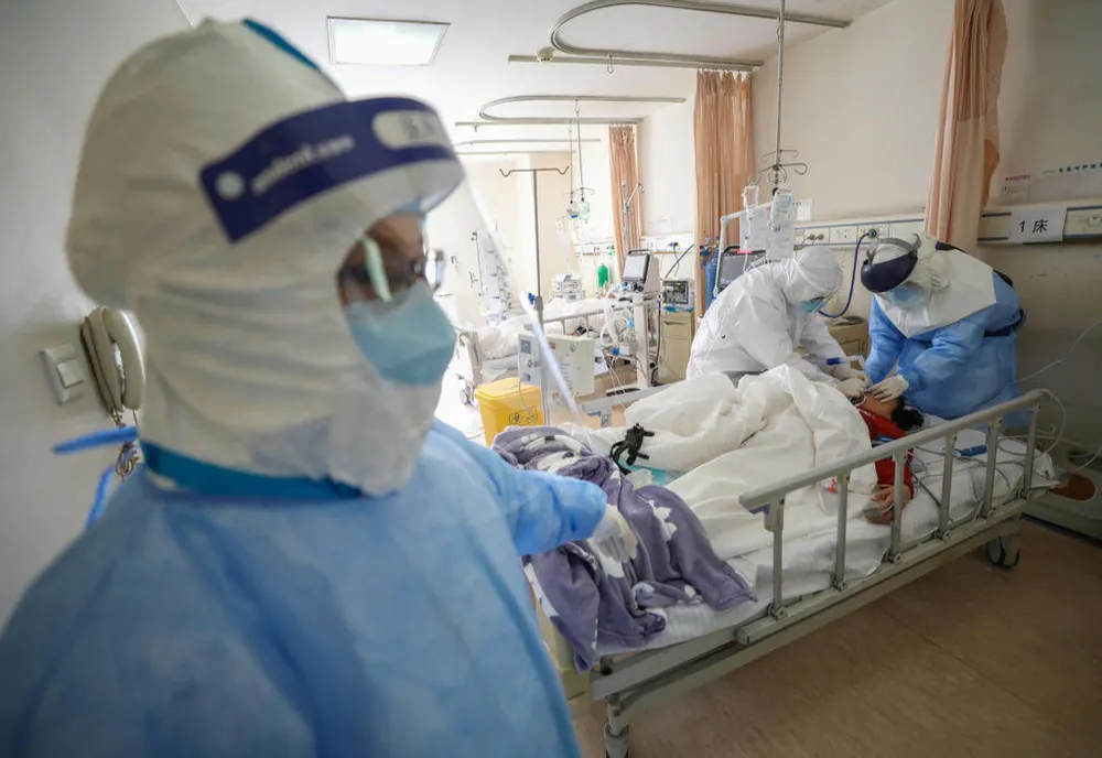 Se schimbă profilul pacientului de coronavirus din România: "Media de vârstă este în scădere"