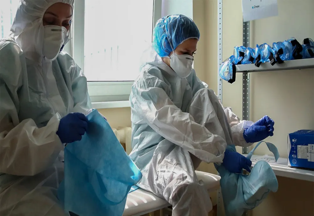 Peste 3.300 de cadre medicale, infectate cu COVID-19