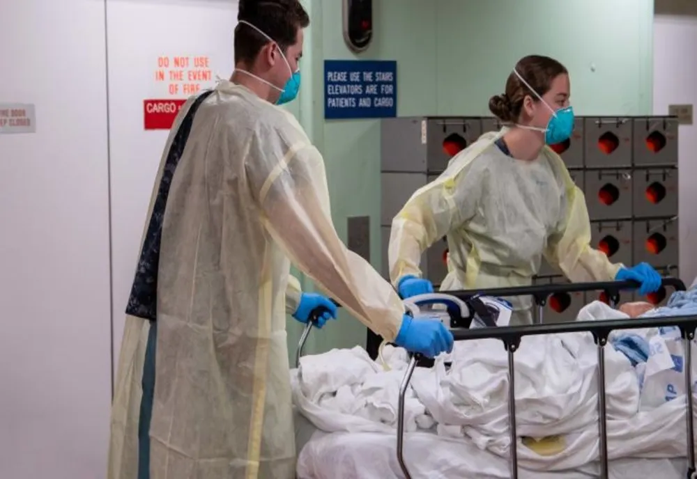 Un pacient cu COVID-19 transferat în stare gravă de la Hunedoara a murit la spital în Arad