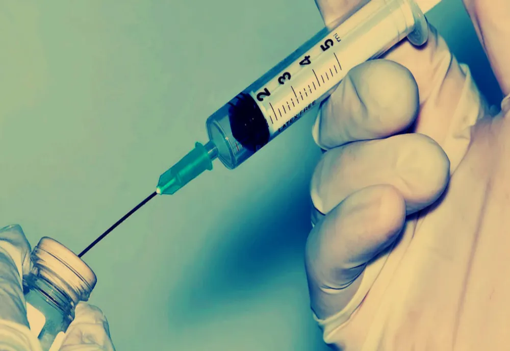 STUDIU: Vaccinul anti-HPV ar putea preveni cancerul cervical la femeile cu celule precanceroase 