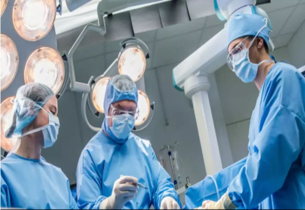 Un MEDICAMENT esențial pentru pacienții care necesită intervenții chirurgicale lipsește din spitale: OPERAȚII amânate. Ce spune Rafila