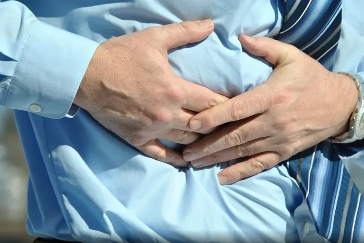 Durerea abdominală asociată cu schimbarea tranzitului