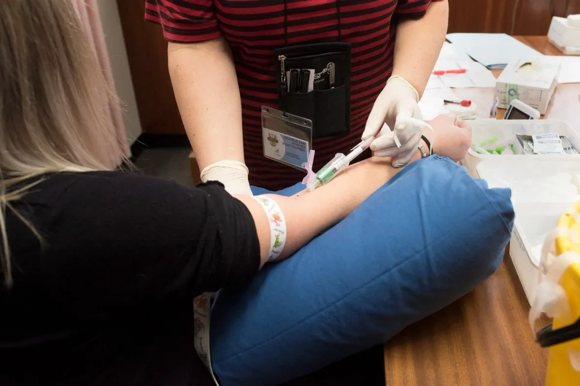 Lipsă de vaccin antigripal în farmacii: distribuția se reia la sfârșitul lunii octombrie