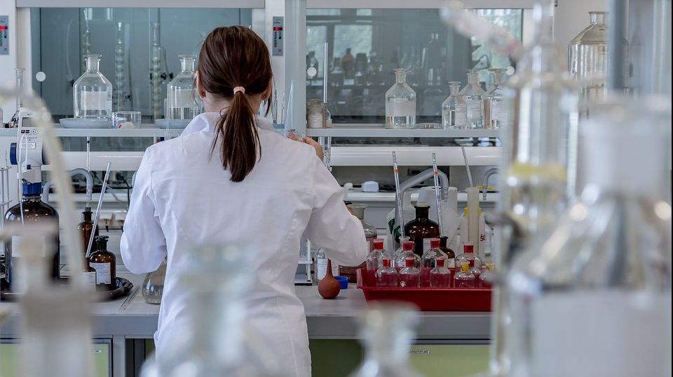 Ce înseamnă TSH crescut? Cauze, simptome și când trebuie să mergi la medic