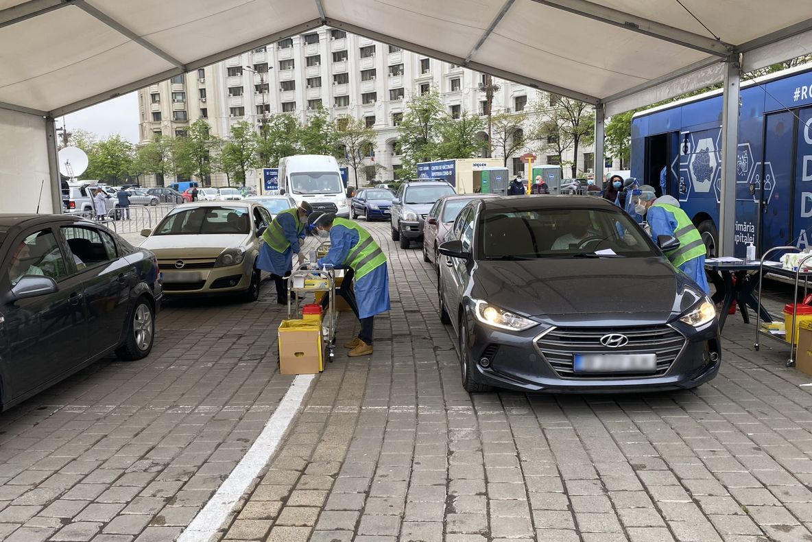 S-a deschis primul centru de vaccinare drive-thru din București