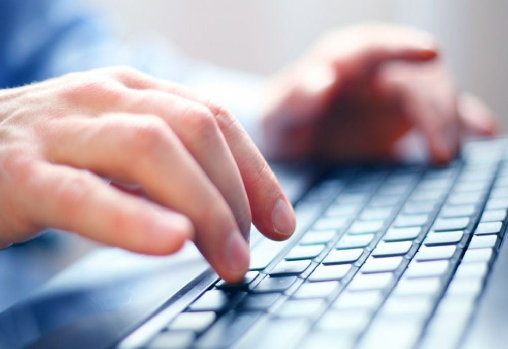 Românii, bulgarii și grecii lucrează cel mai puţin la computer dintre toate statele din Uniunea Europeană