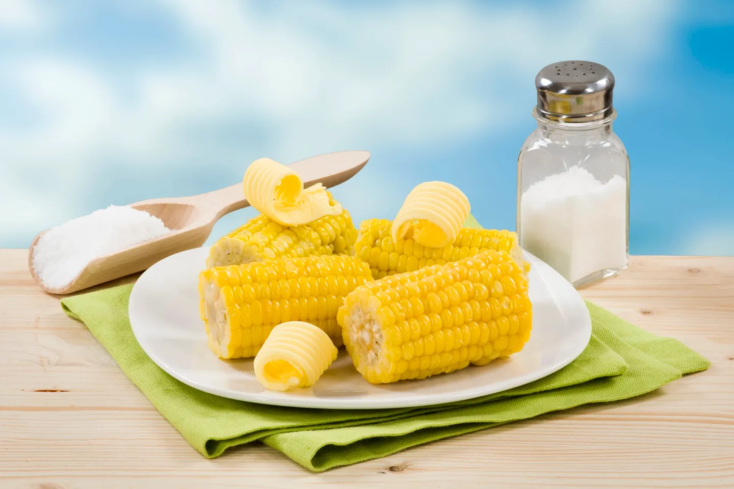 Porumbul fiert îngrașă? Câte calorii are și cât este recomandat să consumi
