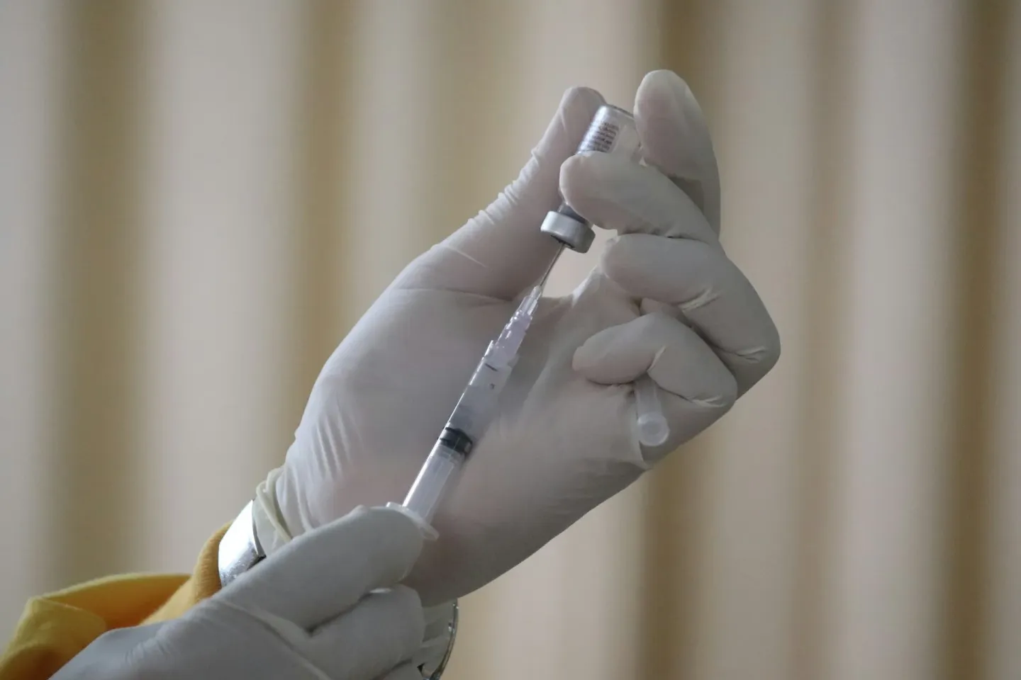 Vaccin personalizat împotriva cancerului: riscul de recidivă sau deces a scăzut cu 42%