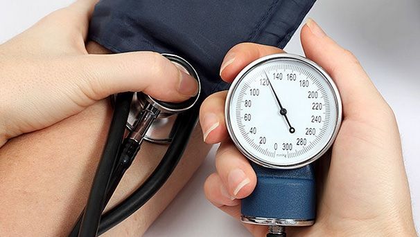 Cum îți măsori corect tensiunea arterială acasă