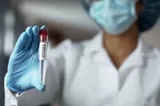Ebola lovește acolo unde e cel mai greu de oprit