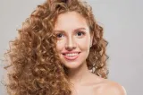 Top 10 alimente recomandate de nutriționiști pentru un păr sănătos și rezistent