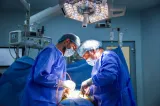 Durerile de spate deveniseră greu de suportat. Cum a fost tratat un bărbat