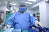 Fără precedent. Un chirurg a operat un bărbat chiar pe stradă, unde fusese înjunghiat în inimă