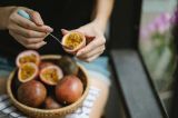 Fructul care conține mai multe fibre decât avocado și poate susține digestia. De ce este recomandat în diete