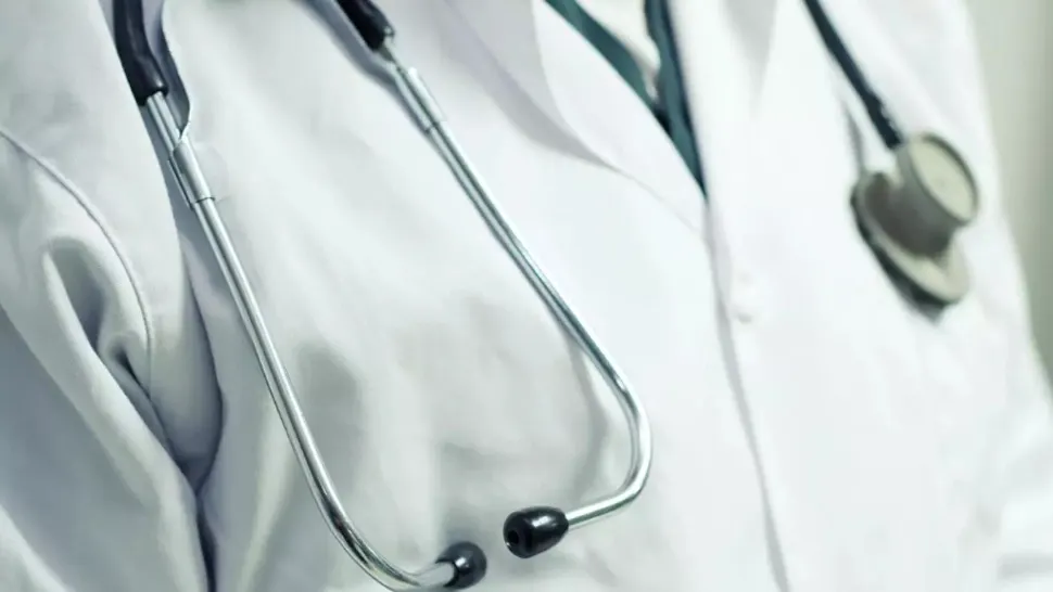 Medici trimiși în judecată
