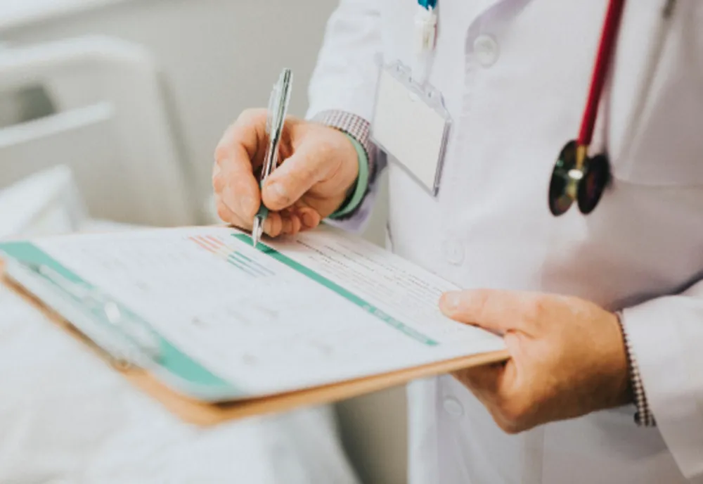 Undă verde pentru angajarea medicilor și a asistenților medicali în școli