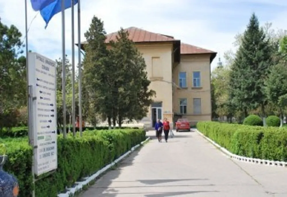 Medicul de gardă şi o asistentă, amendaţi în cazul bătrânului umilit pe holurile Spitalului Corabia