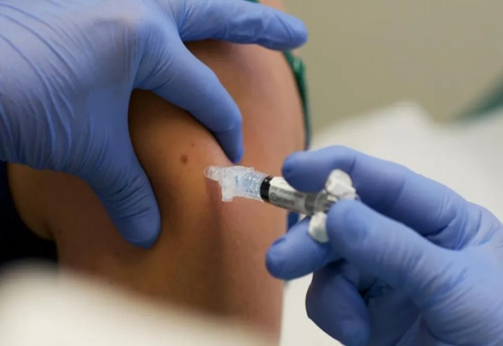 Alexandru Rafila, detalii despre vaccinul anti-coronavirus: cât durează IMUNITATEA împotriva COVID-19