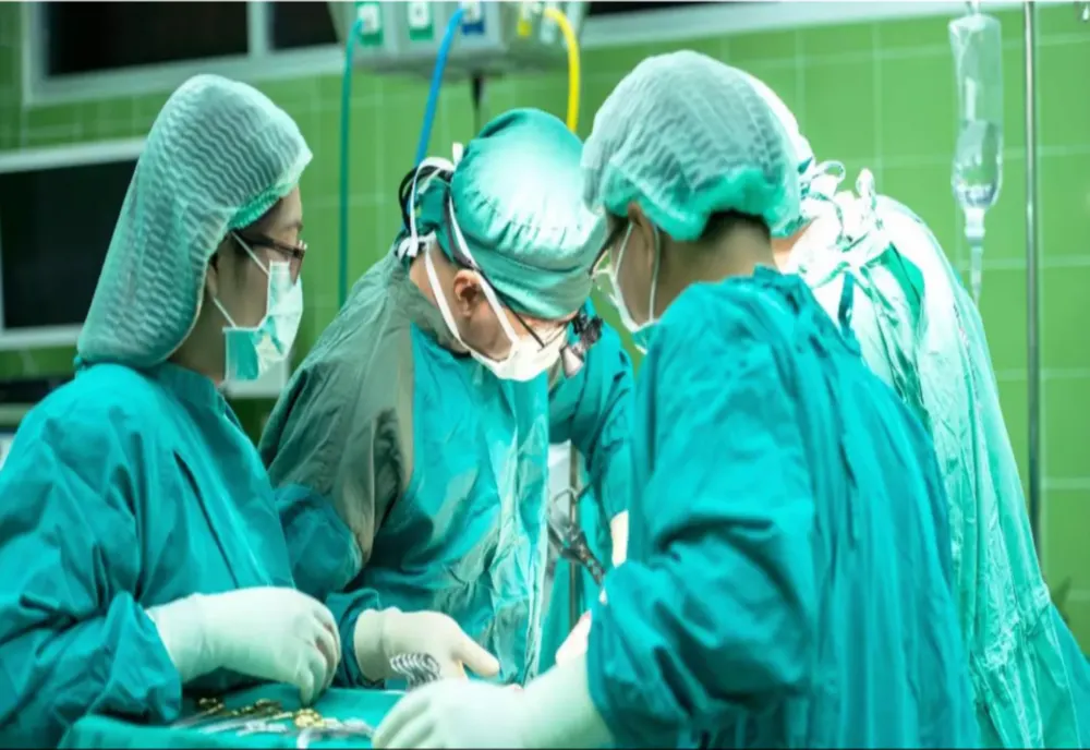 Premieră în chirurgia românească privind evitarea anusului contra naturii la pacienții cu cancer de rect