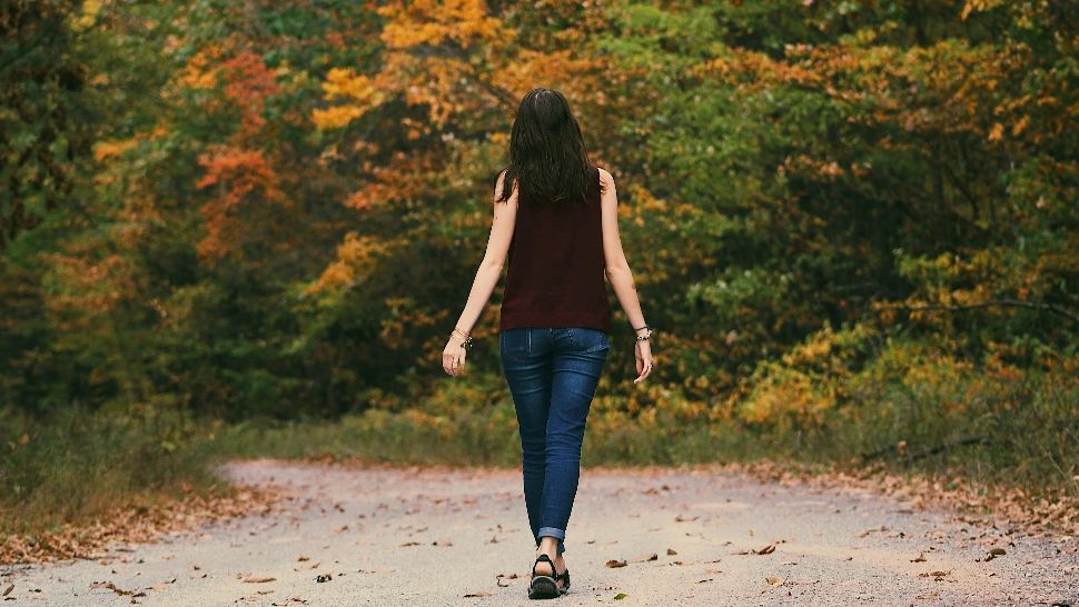 Beneficiile mersului pe jos