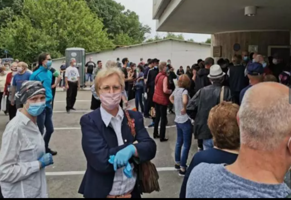Bolnavii de cancer, înghesuiți pentru a face triajul epidemiologic la Institutul Fundeni