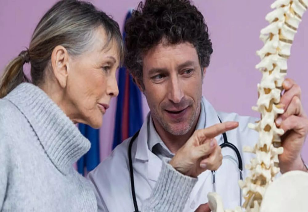 OSTEOPOROZA - AFECȚIUNEA CARE FACE OASELE FRAGILE