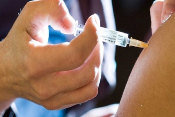 Testarea pe oameni a vaccinului dezvoltat de Universitatea Oxford a început în Brazilia