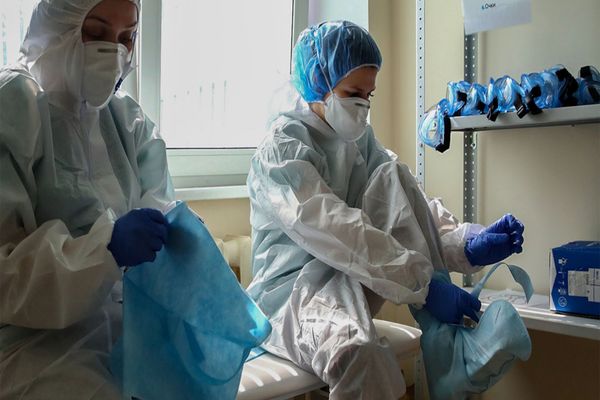 Peste 3.300 de cadre medicale, infectate cu COVID-19