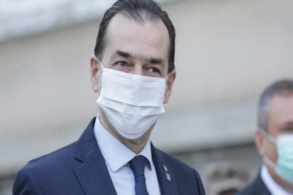 Purtarea măștii de protecție va fi menținută cât timp va fi necesar. Ludovic Orban: ”Este cea mai puternică formă de protecţie contra infecţiei”