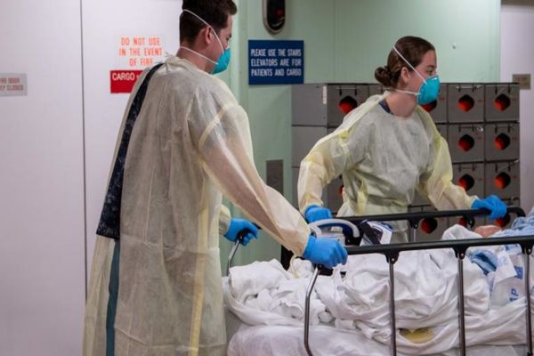 Un pacient cu COVID-19 transferat în stare gravă de la Hunedoara a murit la spital în Arad