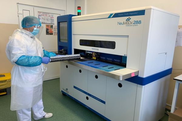 FOTO | Echipamente noi de testare COVID-19 la Spitalul de Boli Infecțioase din Cluj