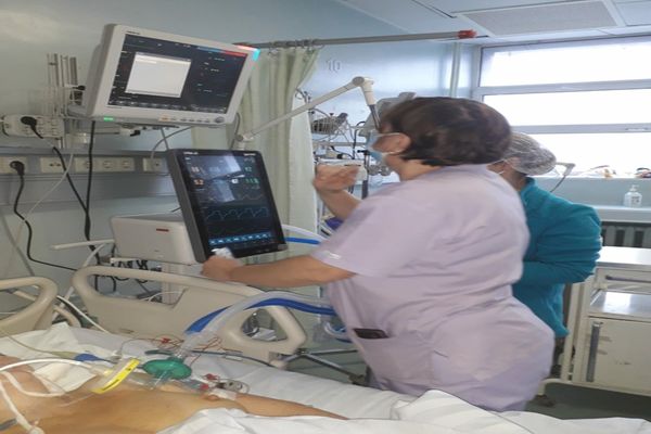 FOTO | Cinci noi aparate de ventilație ajung la Institutul Inimii, într-un moment de importanță critică