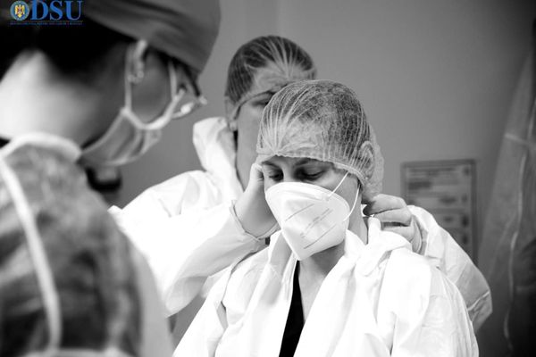 Aproape 2000 de studenți voluntari, alături de cadrele sanitare din prima linie