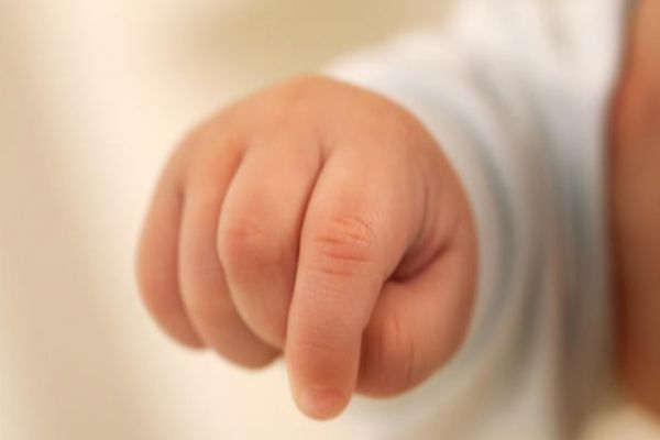 Anchetă la Spitalul Elias, după apariția în spațiul public a imaginilor care surprindeau momentul nașterii bebelușului cu două capete