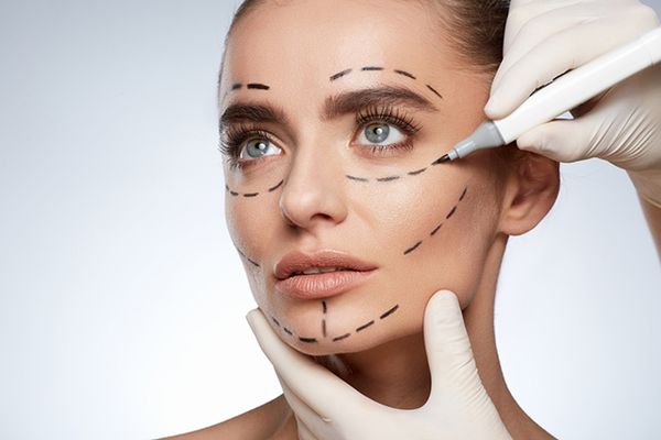 Chirurgie estetică | 5 tratamente populare pentru a menține pielea tânără