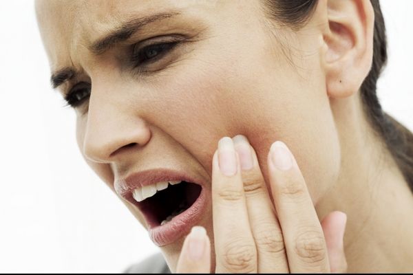 Remedii naturiste pentru durerile de dinţi