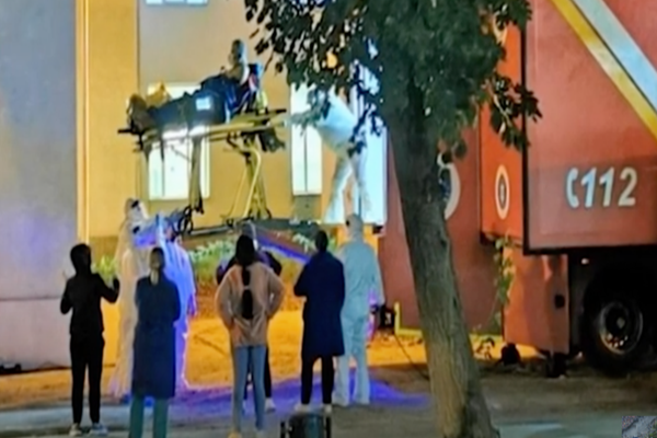 „Legile puterii”. Imagini HALUCINANTE cu bolnavi de COVID-19 LEGAȚI și mutați la înălțime, cu saloane goale în plină pandemie în timp ce se moare în tiruri de ATI - VIDEO