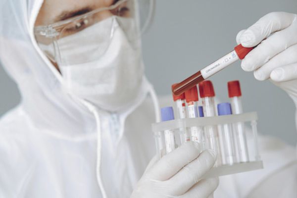 Tot mai mulți copii s-au îmbolnăvit de coronavirus