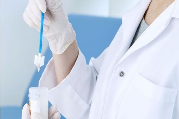 STUDIU: Un caz de cancer din 25 depistate la nivel mondial, legat de consumul de alcool