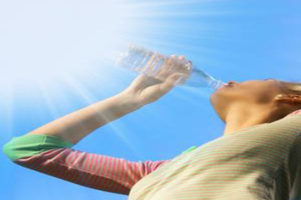 Hidratare corectă, fără pericole, importantă pe caniculă