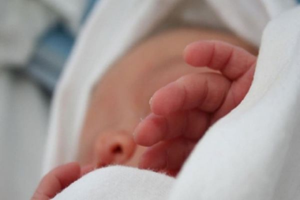 Ce le lipseşte copiilor născuţi prin cezariană