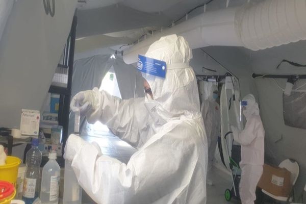 Alte două spitale din București, transformate în unități exclusiv Covid