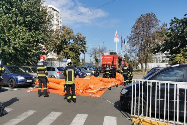 VIDEO Spital mobil ISU la Constanța. Zeci de persoane evacuate Surse: 9 pacienți au decedat