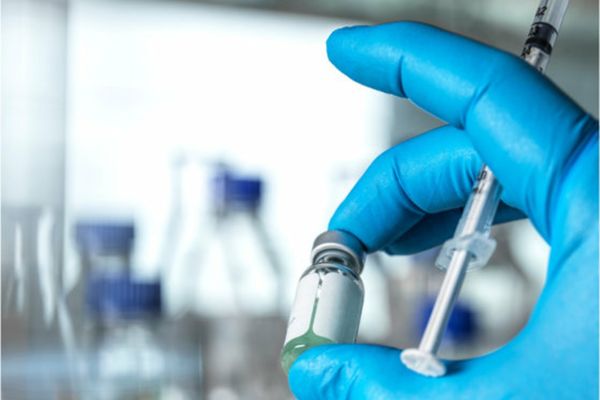 STUDIU / Vaccinul anti-COVID-19 dezvoltat de Pfizer are o eficienţă ridicată în rândul adolescenţilor