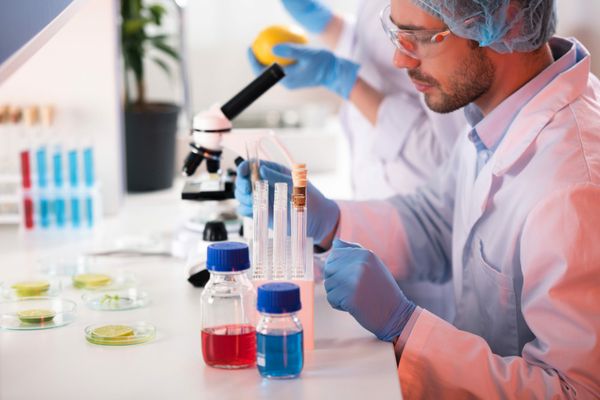 STUDIU: A fost descoperită cauza evoluţiei bolii Alzheimer în creier