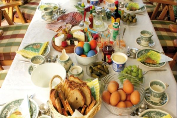 Medicii recomandă moderație la masa de Paști