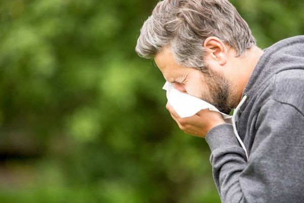 Arad: Medicii constată că tot mai multe persoane care au avut COVID-19 dezvoltă alergii