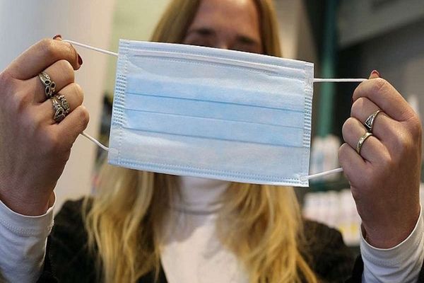 Masca de protecție, din nou obligatorie! Ministrul Sănătății a anunțat locurile în care trebuie să o purtăm