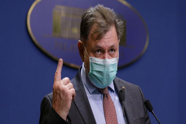 Rafila: Vor fi repuse în funcţiune centrele de testare Covid. Utilizarea măştii, recomandată în spaţii închise